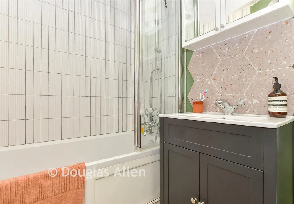 Bathroom - Belmont Park Road, Leyton - Wards of Kent