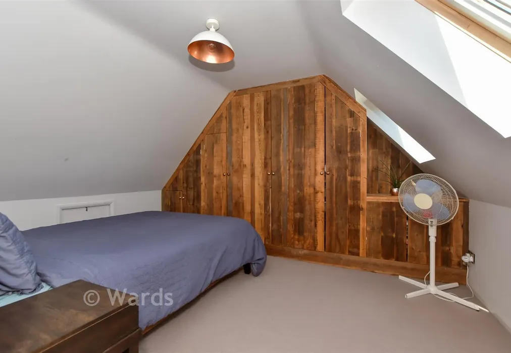 Bedroom 1 - Faversham Road, Boughton Lees, Kent - Wards of Kent