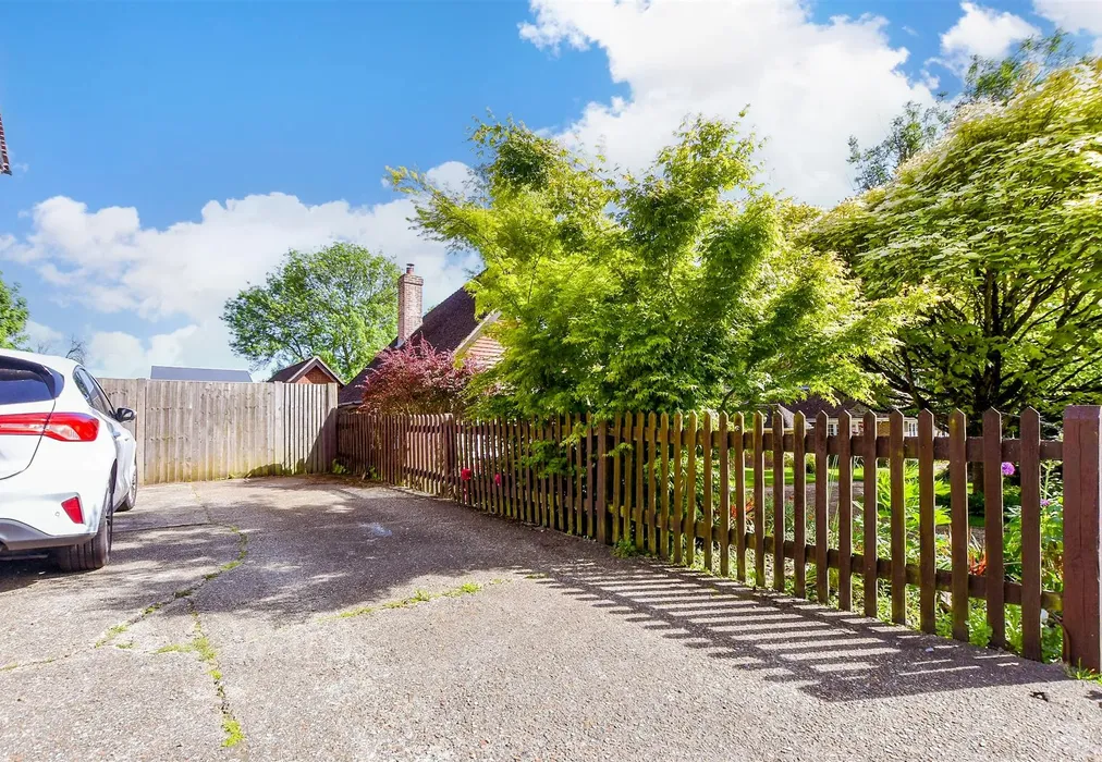 Driveway/Parking - Faversham Road, Boughton Lees, Kent - Wards of Kent