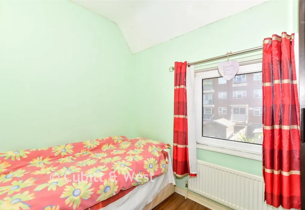 Bedroom 3 - Third Avenue, Portsmouth, Hampshire - Wards of Kent
