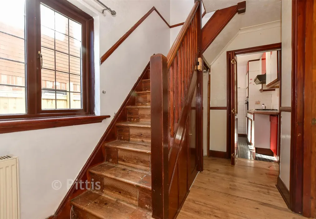 Internal Lifestyle Photograph - Alderbury Road, Newport, Isle of Wight - Wards of Kent