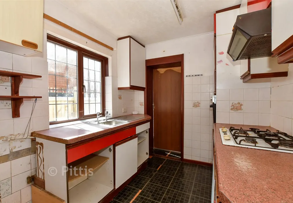 Kitchen - Alderbury Road, Newport, Isle of Wight - Wards of Kent