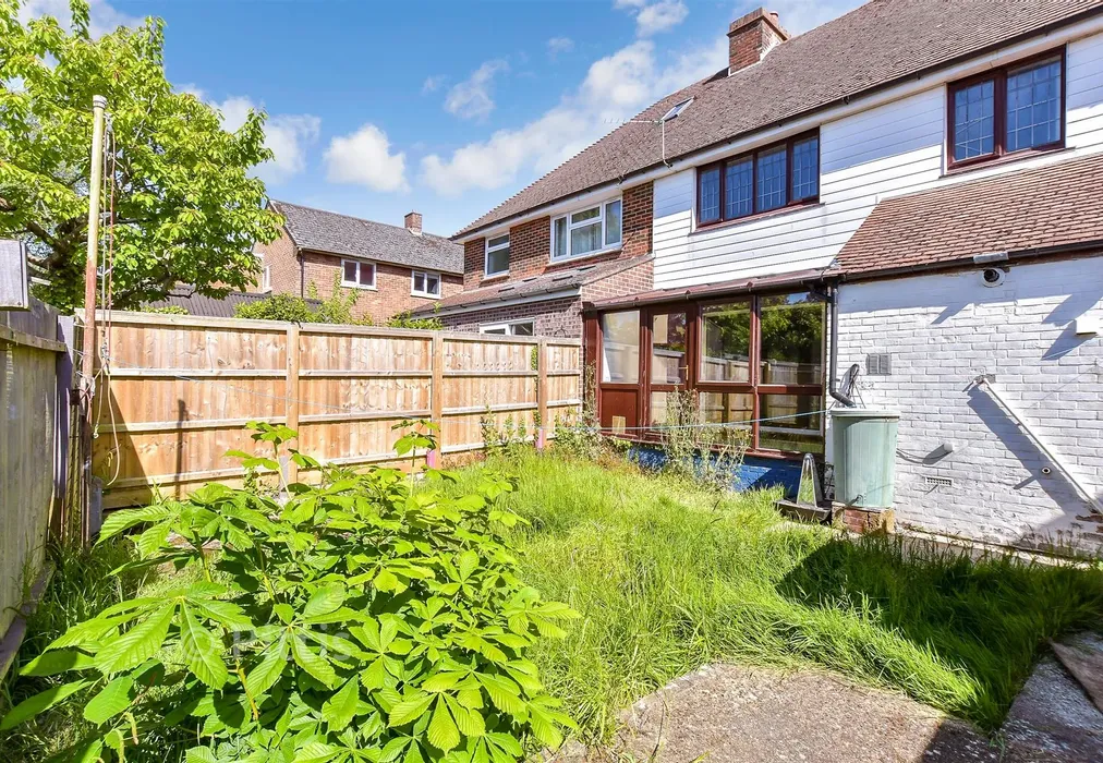 Rear Garden - Alderbury Road, Newport, Isle of Wight - Wards of Kent