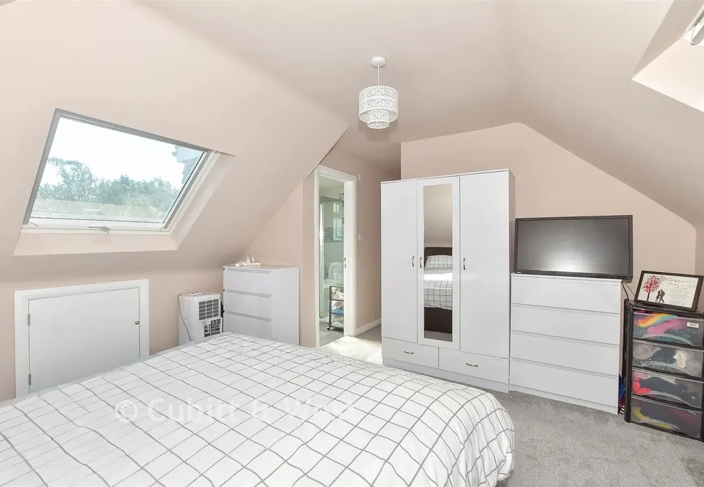 Bedroom 1 - Keymer Road, Burgess Hill, West Sussex - Wards of Kent