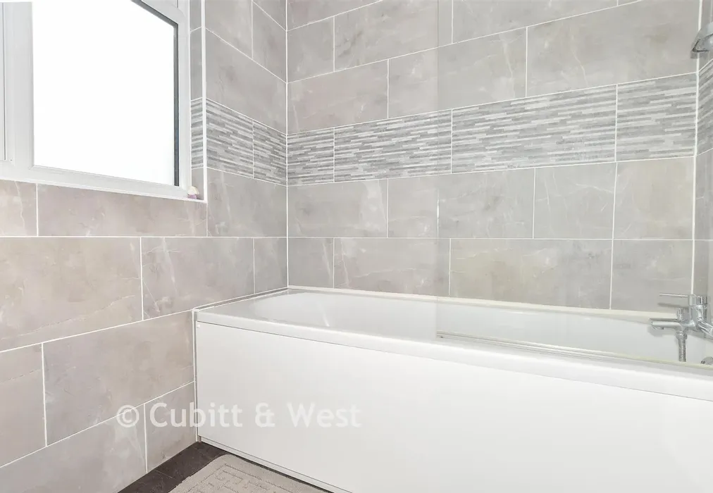 Bathroom - Keymer Road, Burgess Hill, West Sussex - Wards of Kent