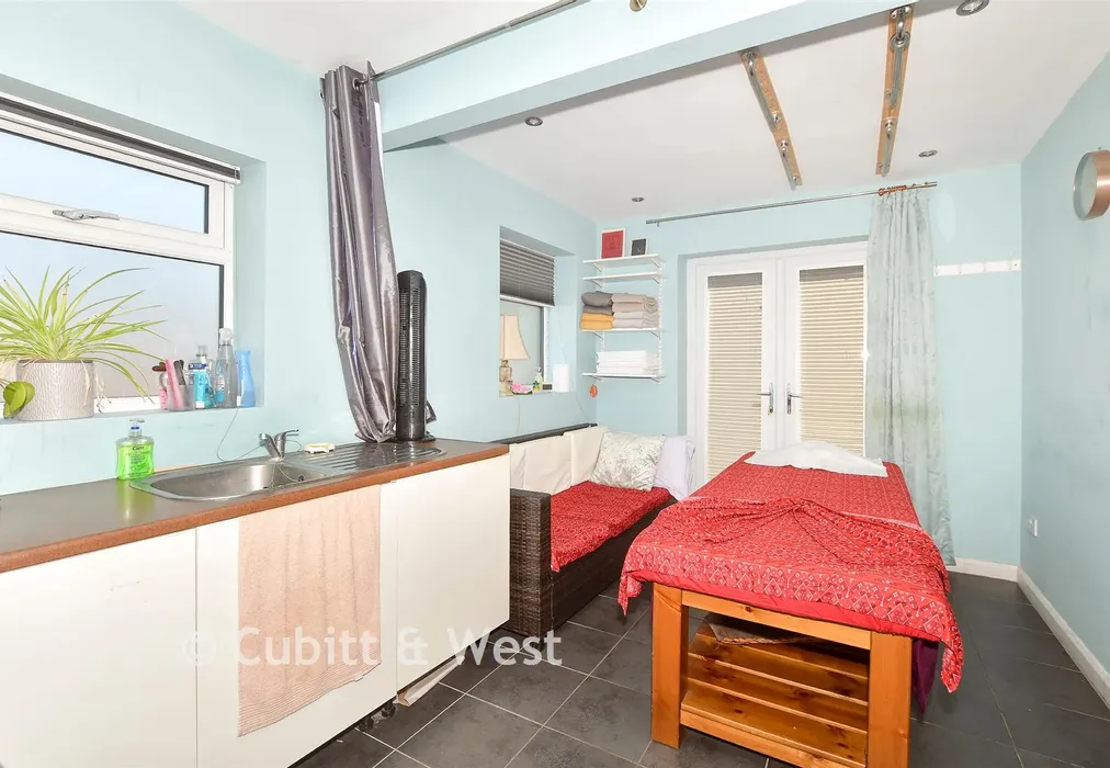 Utility Room - Keymer Road, Burgess Hill, West Sussex - Wards of Kent