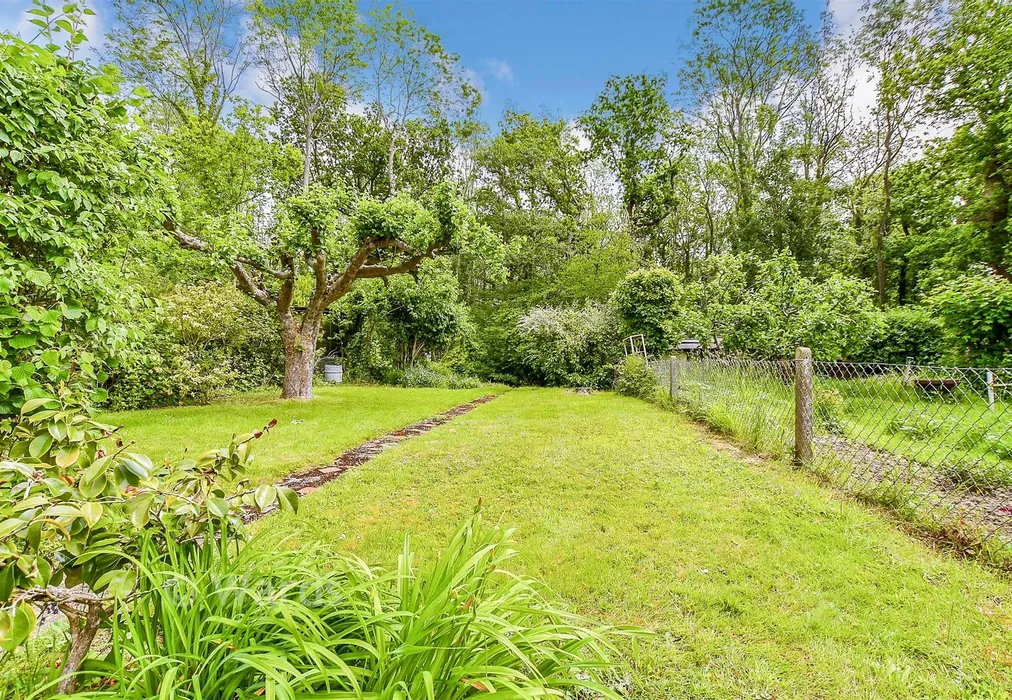 Rear Garden - Fernholt, Tonbridge, Kent - Wards of Kent