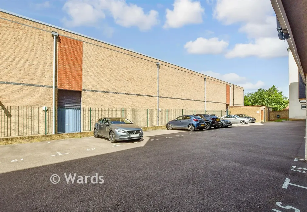 Driveway/Parking - Melrose Close, Maidstone, Kent - Wards of Kent
