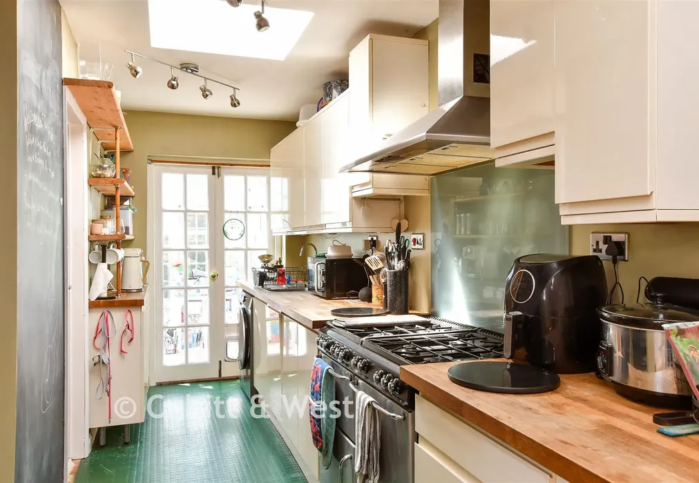 Kitchen - Portfield Avenue, Brighton, East Sussex - Wards of Kent