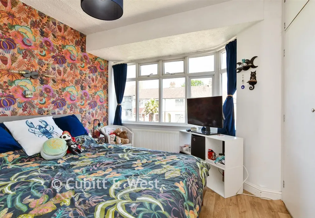Bedroom 1 - Portfield Avenue, Brighton, East Sussex - Wards of Kent