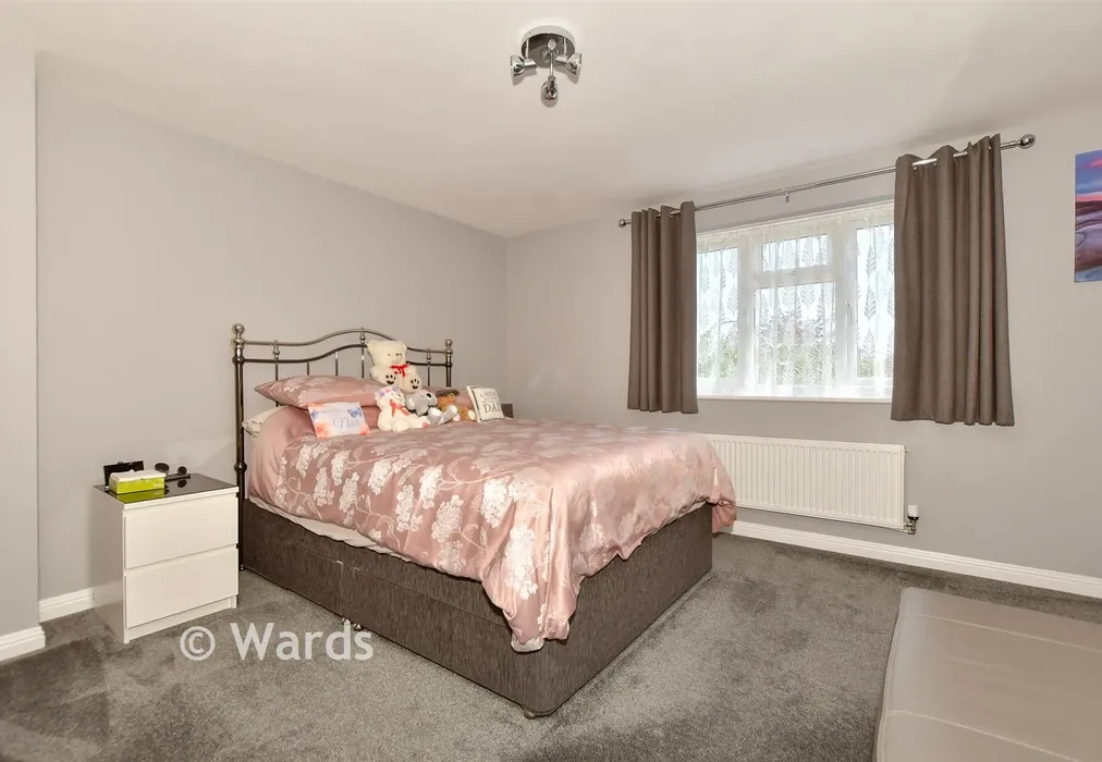 Bedroom 1 - Geddes Close, Hawkinge, Kent - Wards of Kent