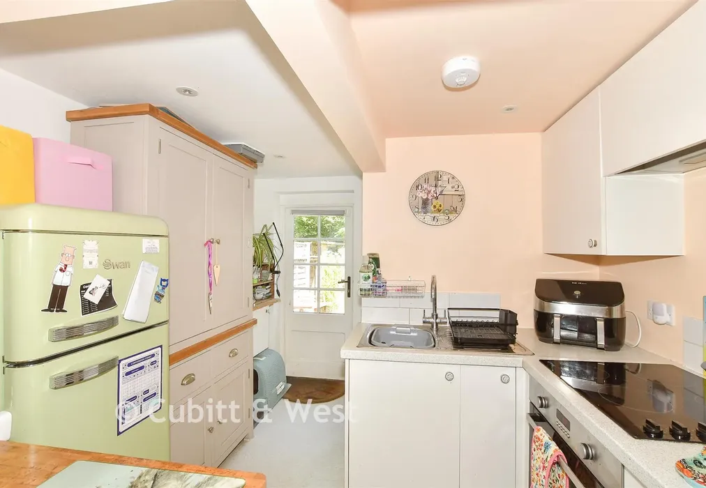 Kitchen - North Row, Uckfield, East Sussex - Wards of Kent