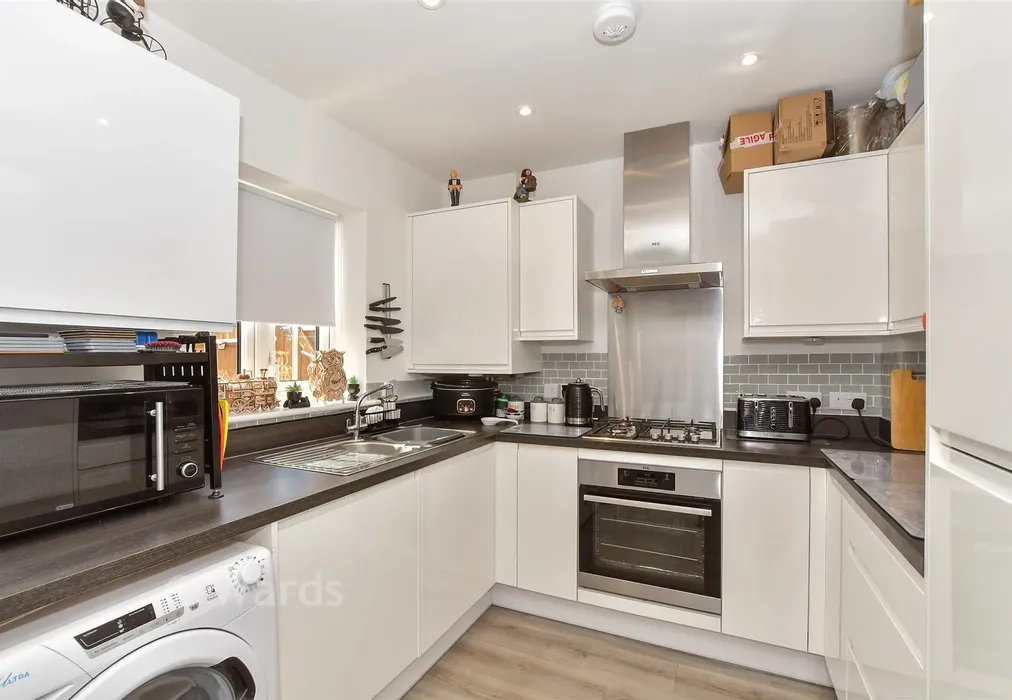 Kitchen - Dumbrell Drive, Paddock Wood, Kent - Wards of Kent