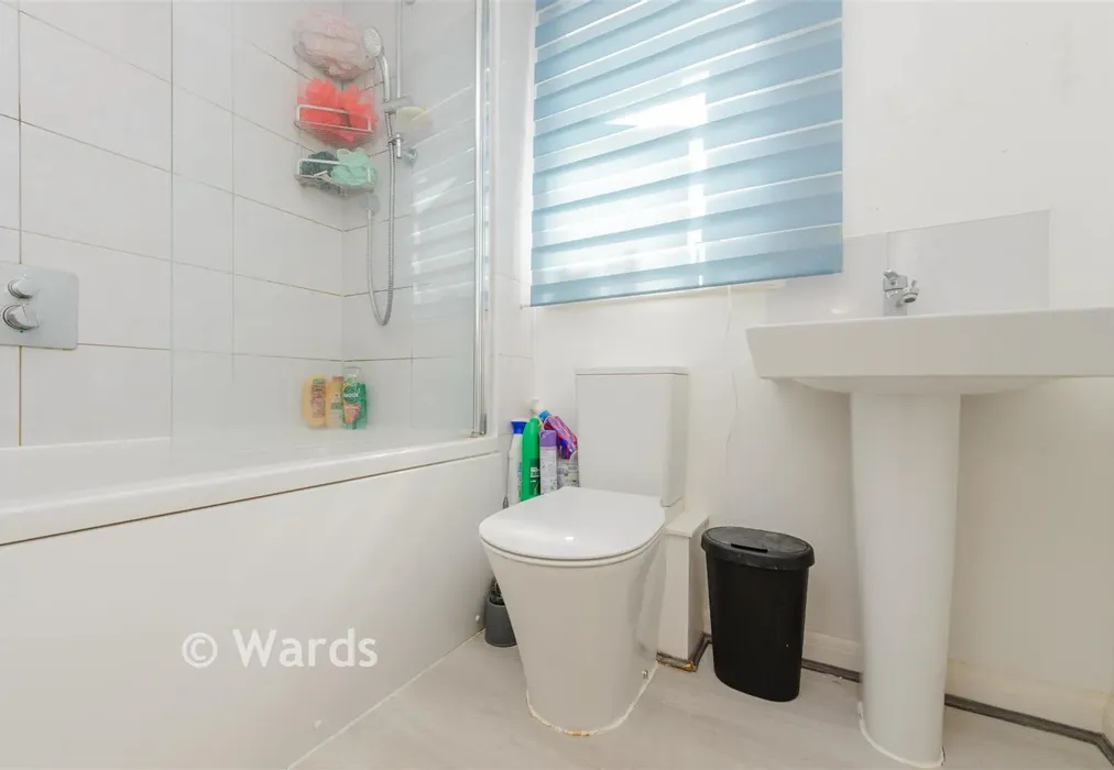 Bathroom - Fallow Field, Gravesend, Kent - Wards of Kent