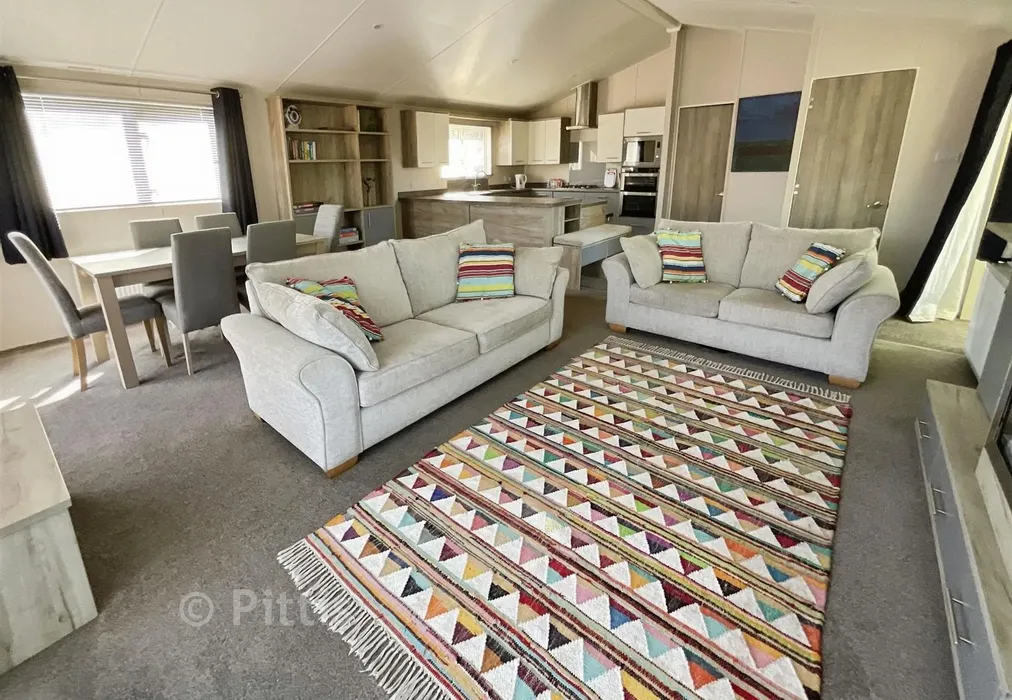 Living Area* - Carters Road, Ryde, Isle of Wight - Wards of Kent