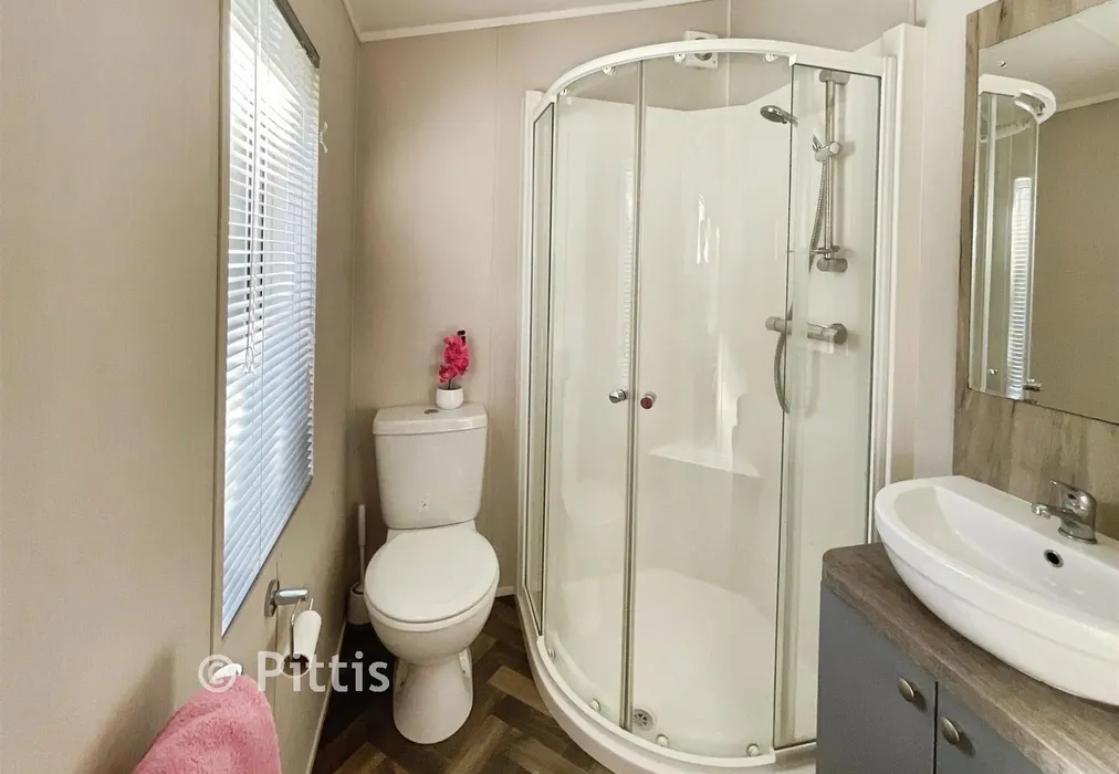 Shower Room* - Carters Road, Ryde, Isle of Wight - Wards of Kent