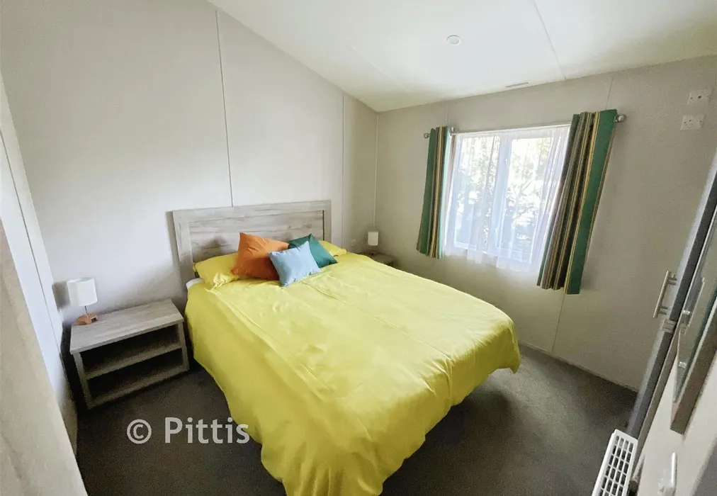Bedroom 1* - Carters Road, Ryde, Isle of Wight - Wards of Kent