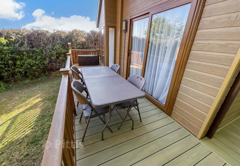 Decking - Carters Road, Ryde, Isle of Wight - Wards of Kent
