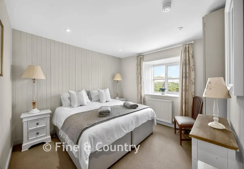 Bedroom 1* - Military Road, Brook, Newport, Isle of Wight - Wards of Kent