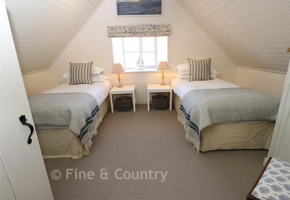 Bedroom 4* - Military Road, Brook, Newport, Isle of Wight - Wards of Kent