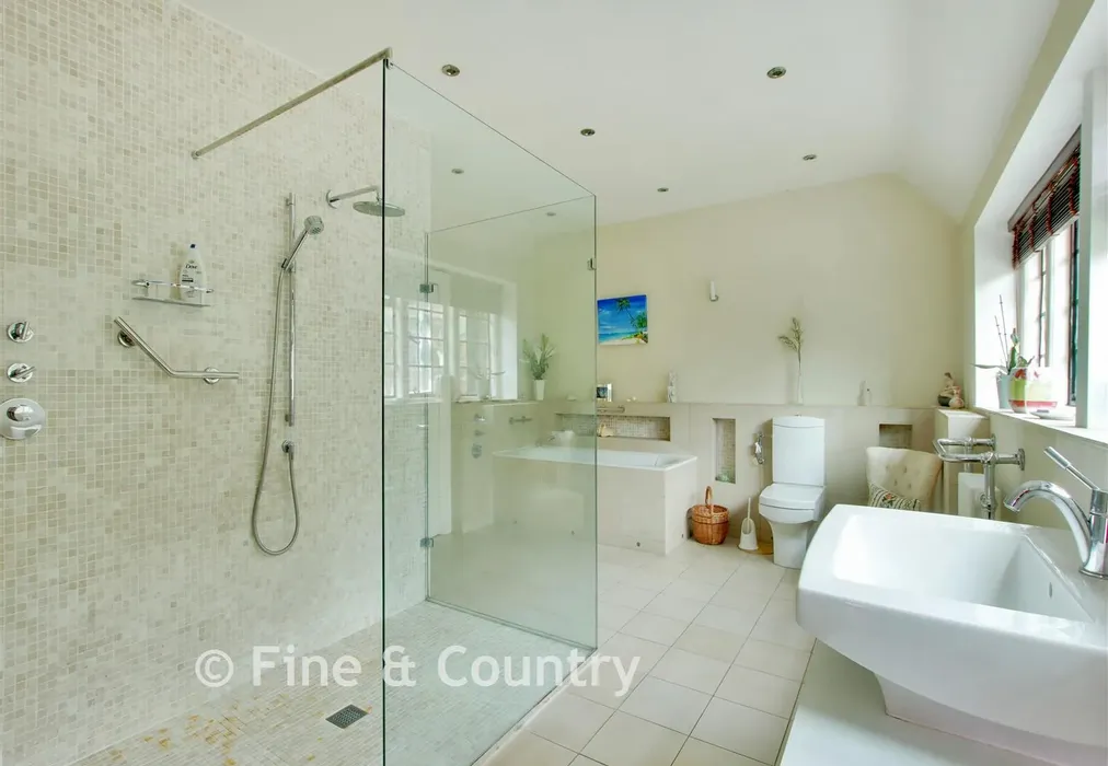 En-Suite - Wadhurst Road, Mark Cross, East Sussex - Wards of Kent