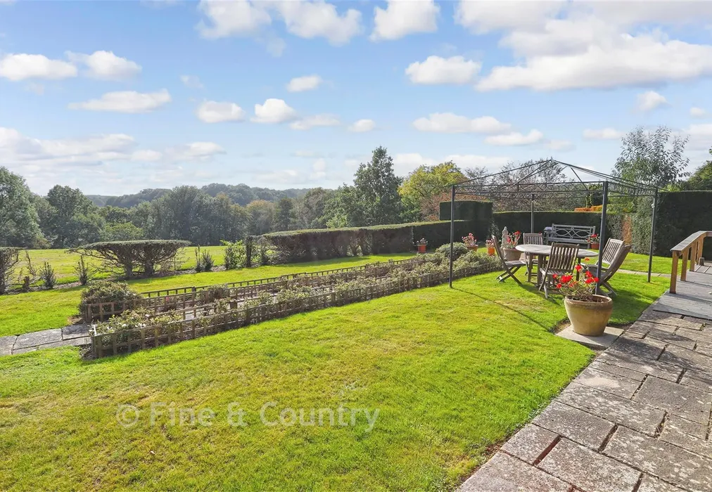 Patio - Wadhurst Road, Mark Cross, East Sussex - Wards of Kent