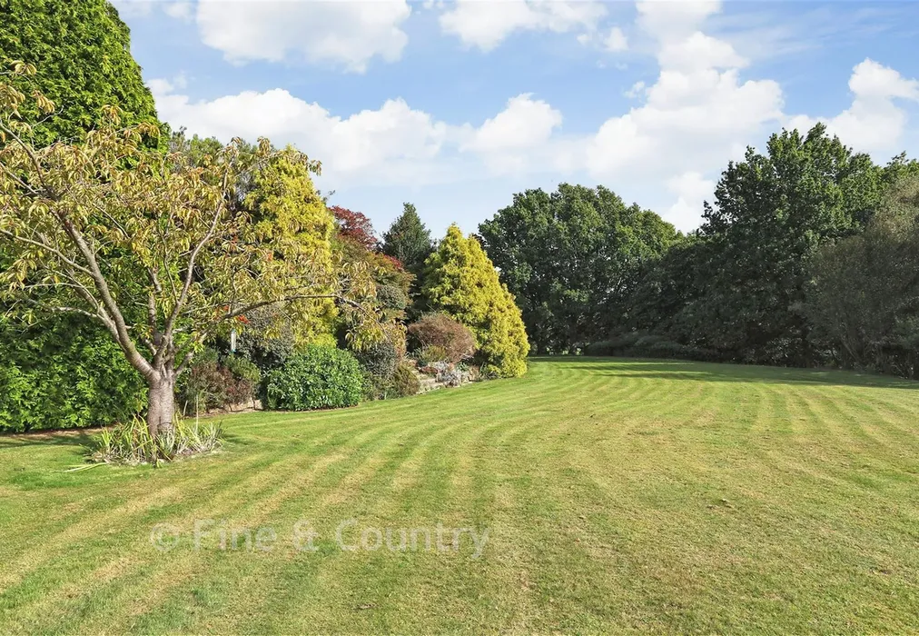Gardens - Wadhurst Road, Mark Cross, East Sussex - Wards of Kent