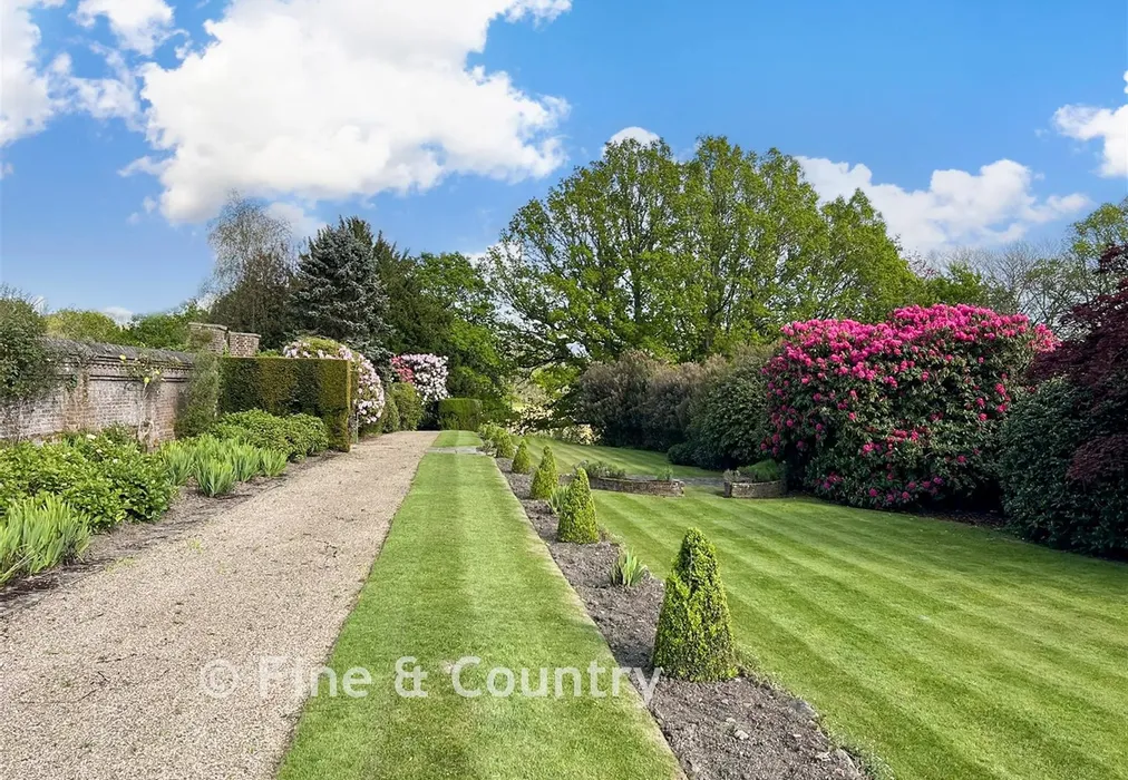 Rear Garden - Wadhurst Road, Mark Cross, East Sussex - Wards of Kent