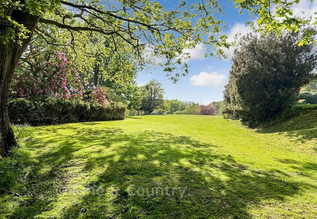 Rear Garden - Wadhurst Road, Mark Cross, East Sussex - Wards of Kent