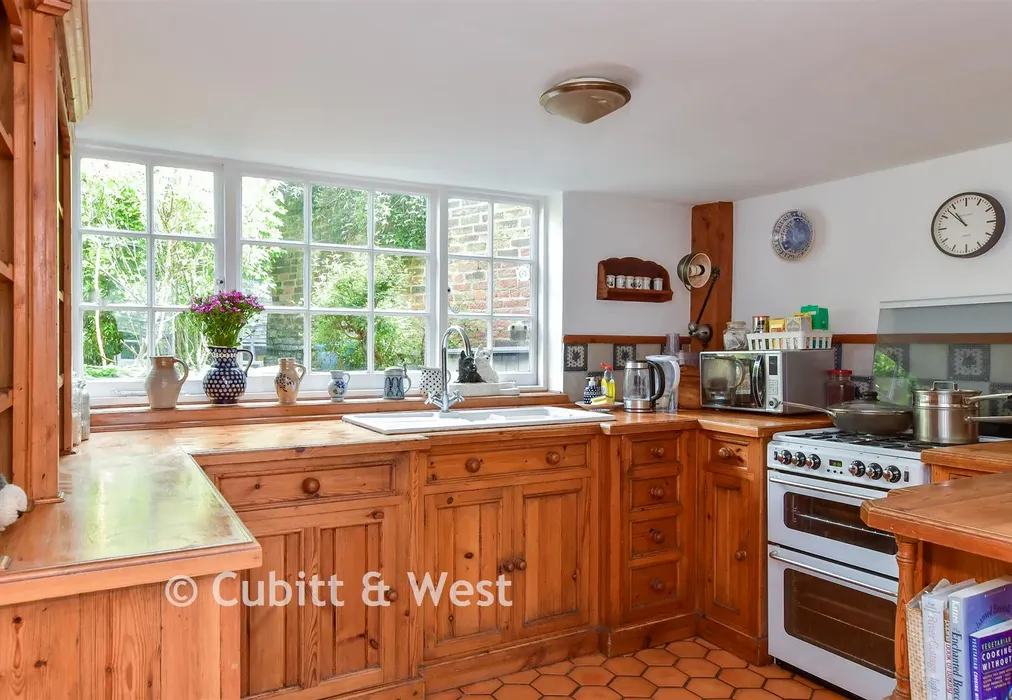 Kitchen - Lansdown Place, Lewes, East Sussex - Wards of Kent