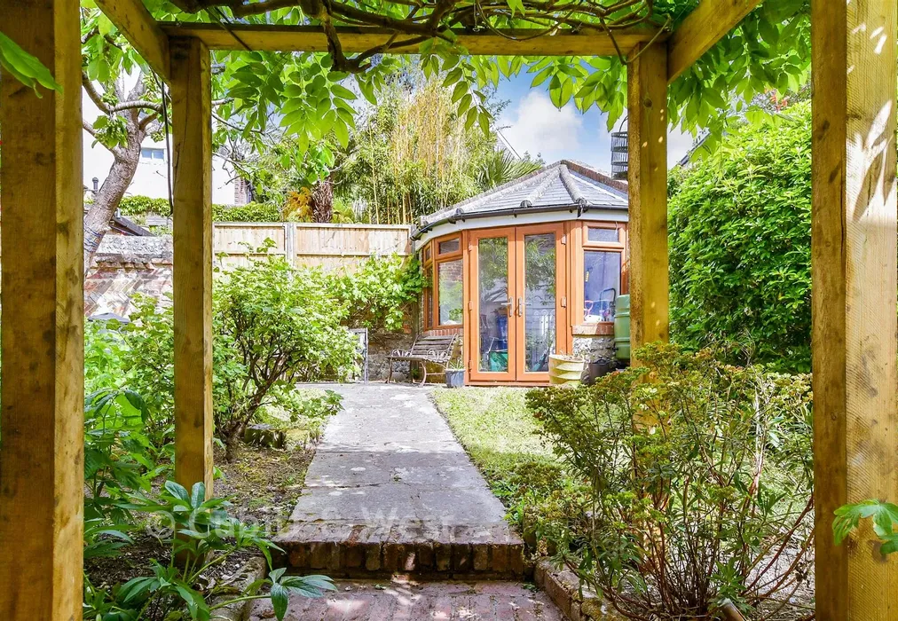 Rear Garden - Lansdown Place, Lewes, East Sussex - Wards of Kent