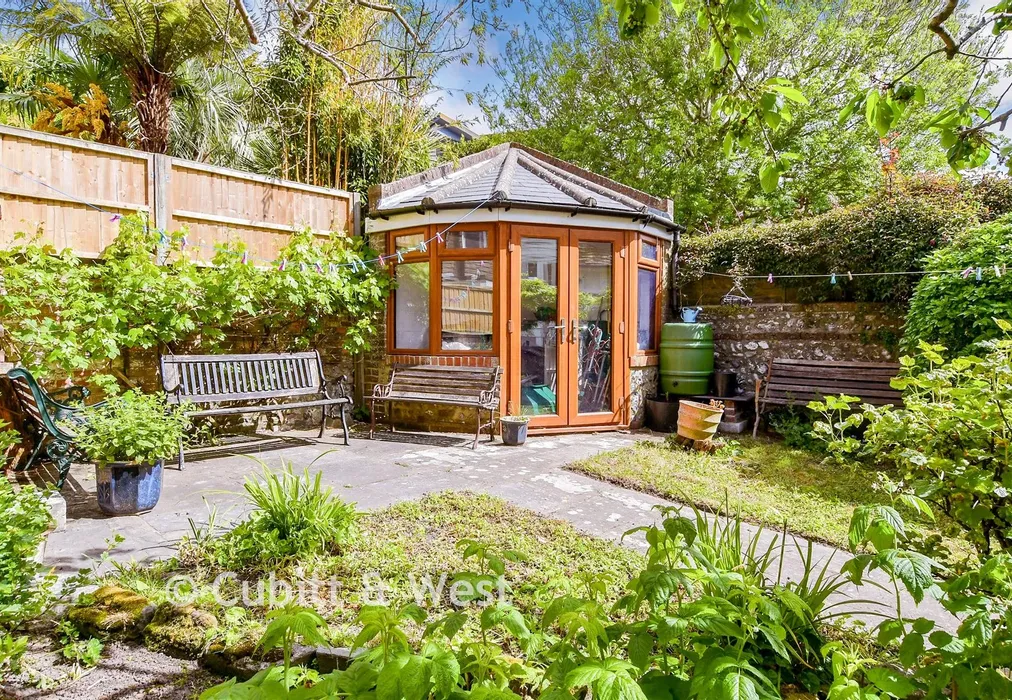 Rear Garden - Lansdown Place, Lewes, East Sussex - Wards of Kent