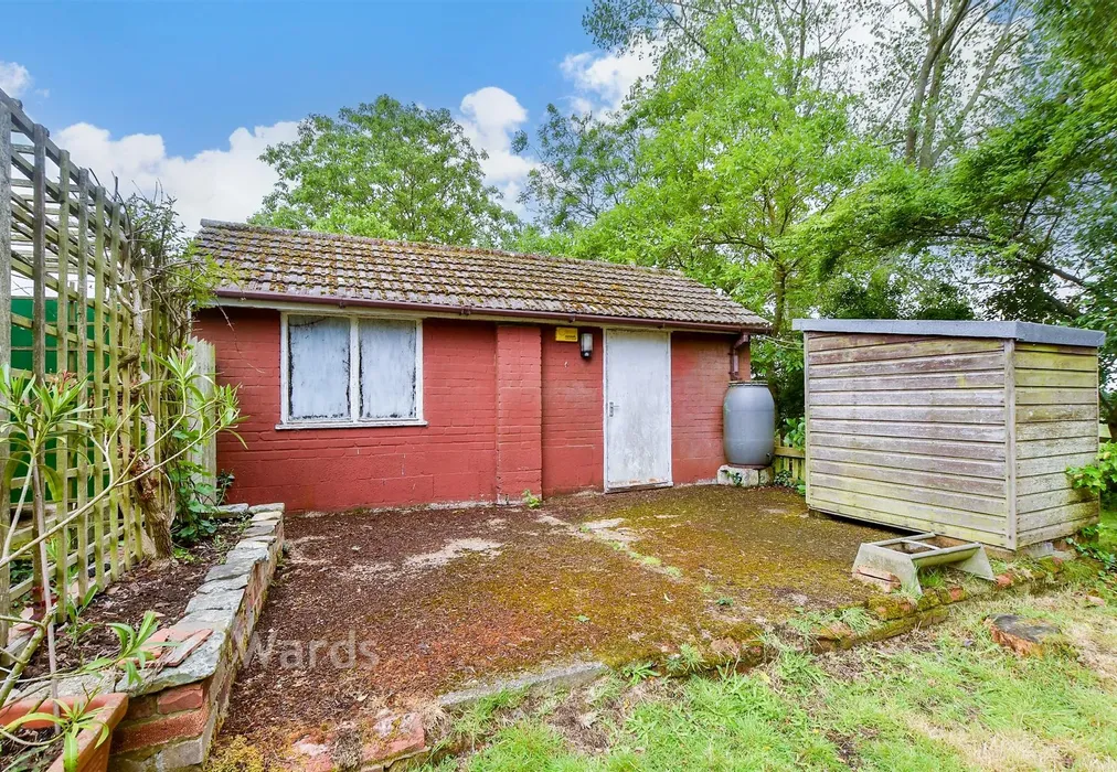Workshop/Outbuildings - Tenterden Road, Appledore, Kent - Wards of Kent