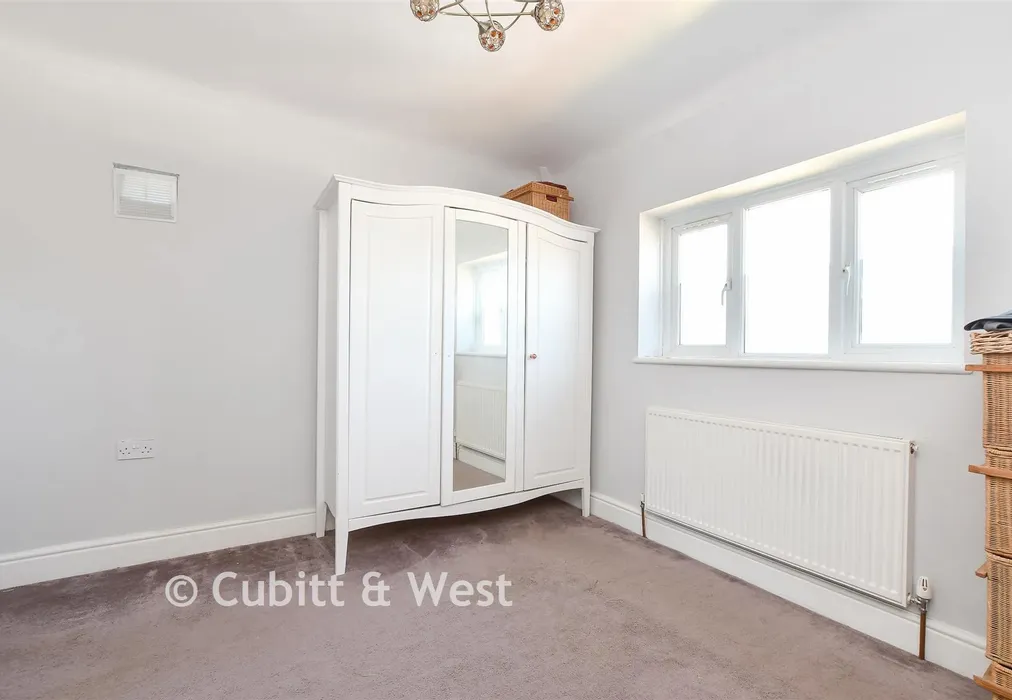 Bedroom 2 - Radstock Way, Merstham, Surrey - Wards of Kent
