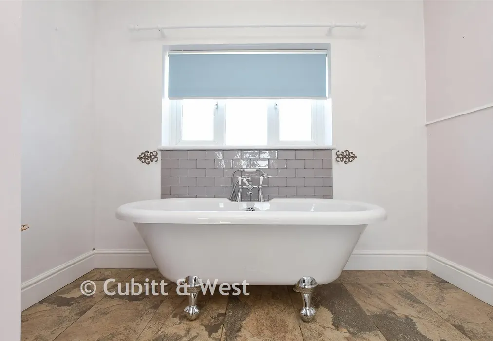 Internal Lifestyle Photograph - Radstock Way, Merstham, Surrey - Wards of Kent