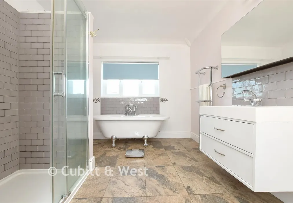 Bathroom - Radstock Way, Merstham, Surrey - Wards of Kent