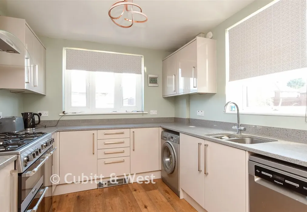 Kitchen - Radstock Way, Merstham, Surrey - Wards of Kent