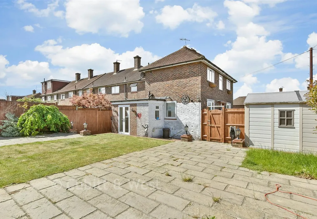 Rear Garden - Radstock Way, Merstham, Surrey - Wards of Kent