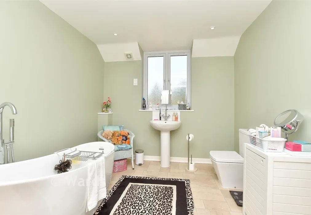 En-Suite Bathroom - Arthur Road, Rainham, Gillingham, Kent - Wards of Kent