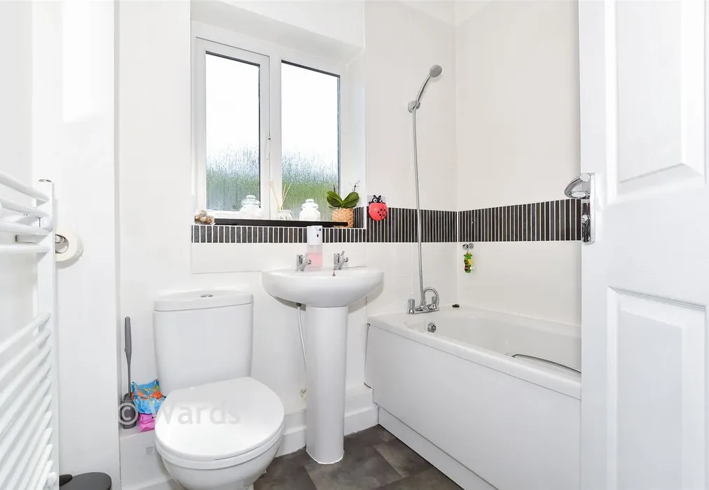 Bathroom - Thomas Rider Way, Boughton Monchelsea, Kent - Wards of Kent