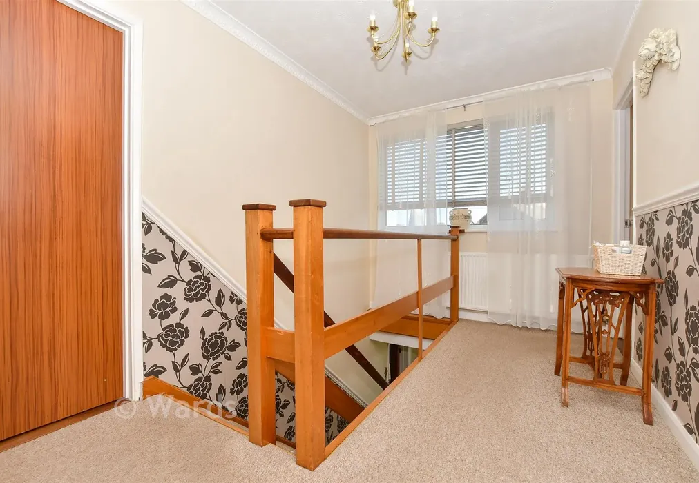 Landing - Selsea Avenue, Herne Bay, Kent - Wards of Kent