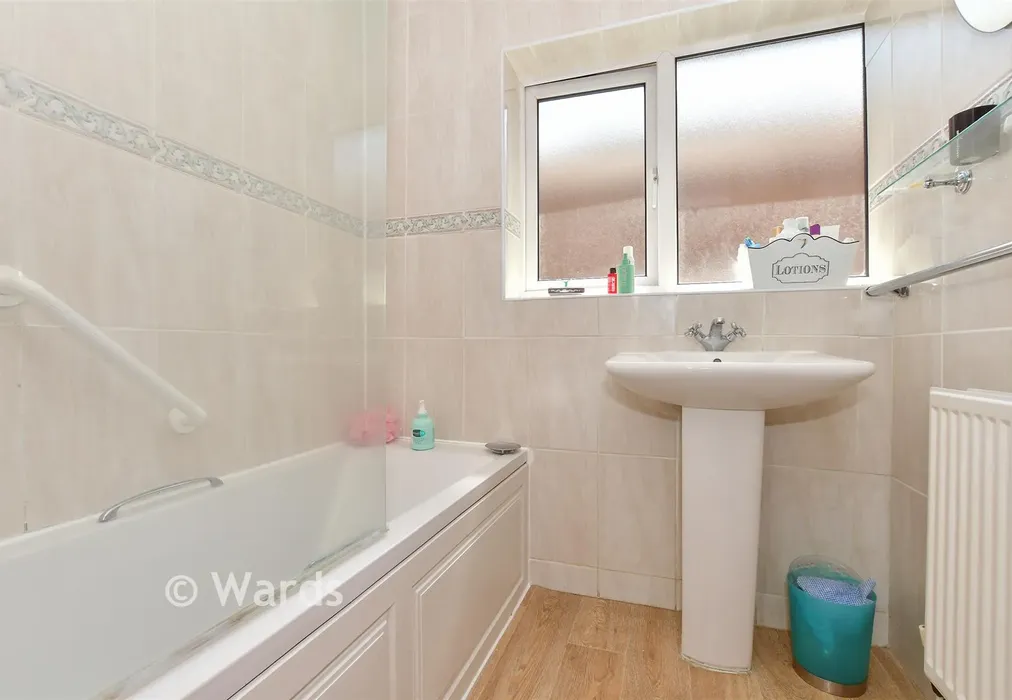 Bathroom - Selsea Avenue, Herne Bay, Kent - Wards of Kent