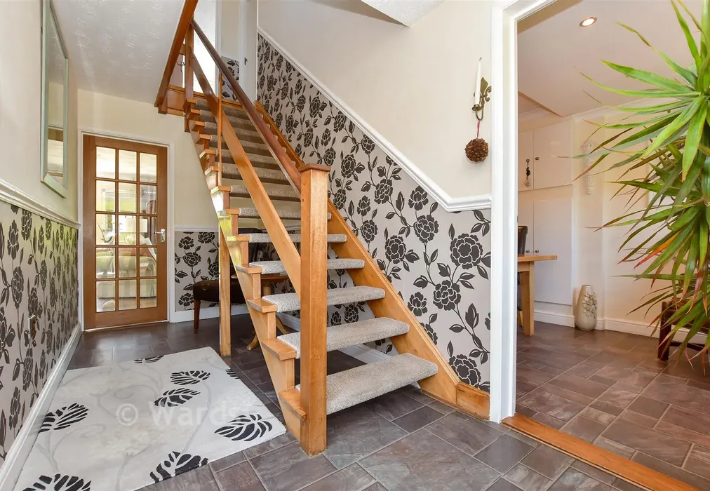 Entrance Hall - Selsea Avenue, Herne Bay, Kent - Wards of Kent