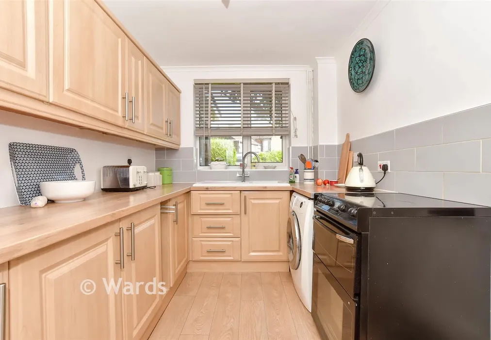 Kitchen - Selsea Avenue, Herne Bay, Kent - Wards of Kent