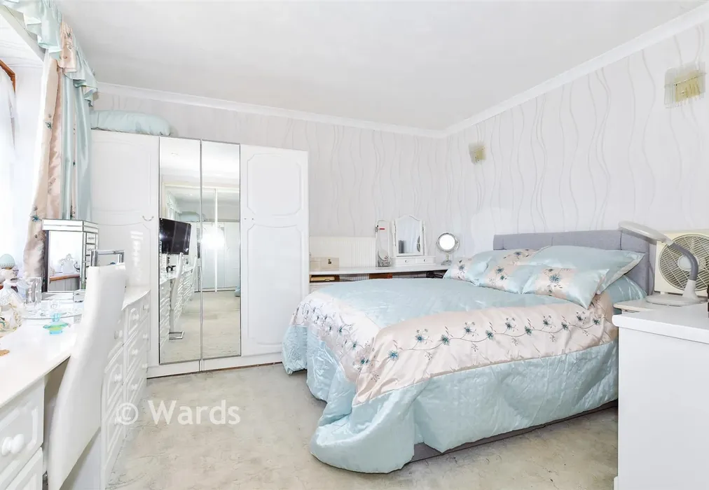 Bedroom 1 - The Valley, Coxheath, Maidstone, Kent - Wards of Kent