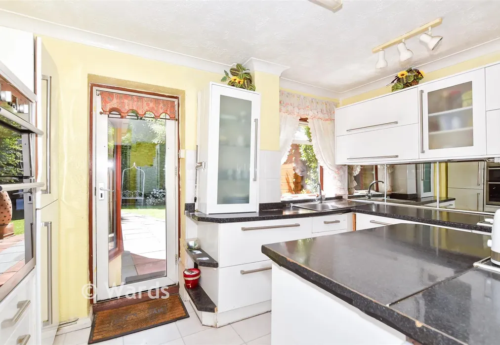 Kitchen - The Valley, Coxheath, Maidstone, Kent - Wards of Kent