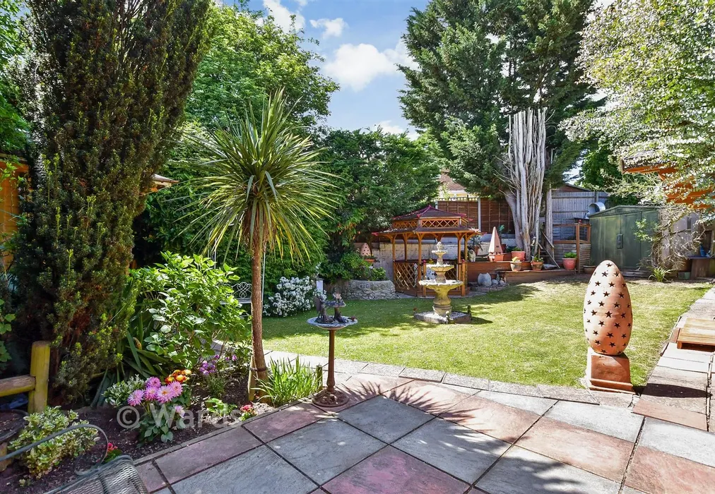 Rear Garden - The Valley, Coxheath, Maidstone, Kent - Wards of Kent