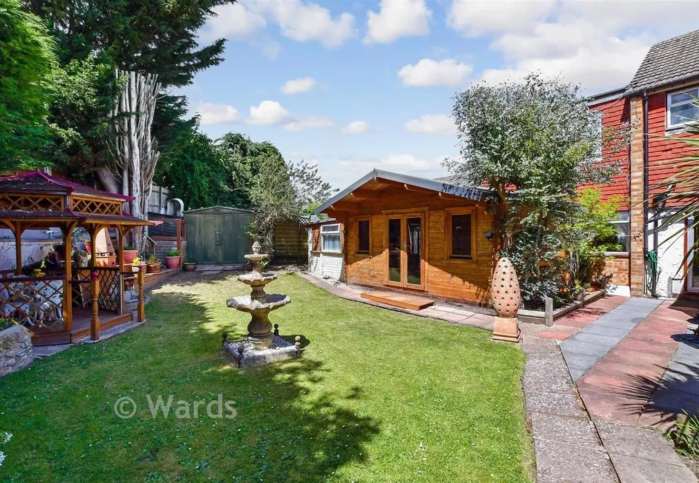 Rear Garden - The Valley, Coxheath, Maidstone, Kent - Wards of Kent