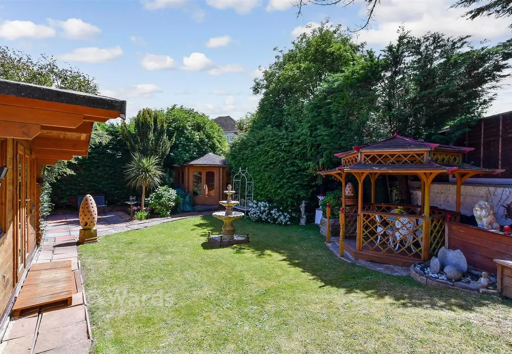 Rear Garden - The Valley, Coxheath, Maidstone, Kent - Wards of Kent