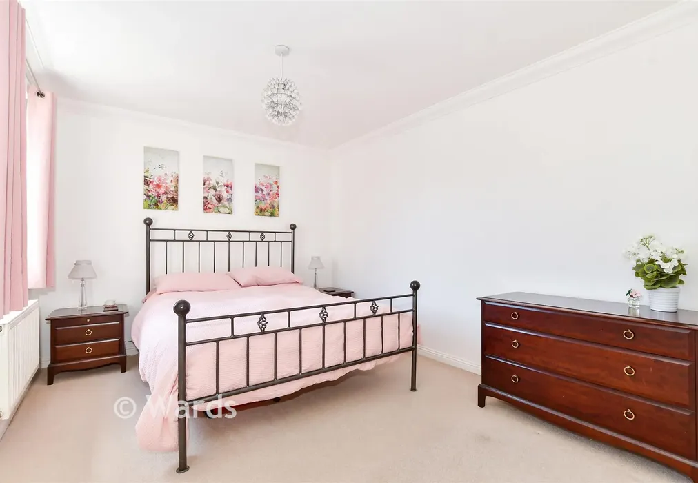 Bedroom 1 - Lockham Farm Avenue, Boughton Monchelsea, Kent - Wards of Kent
